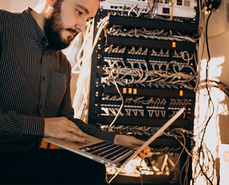 young-it-service-man-repairing-computer